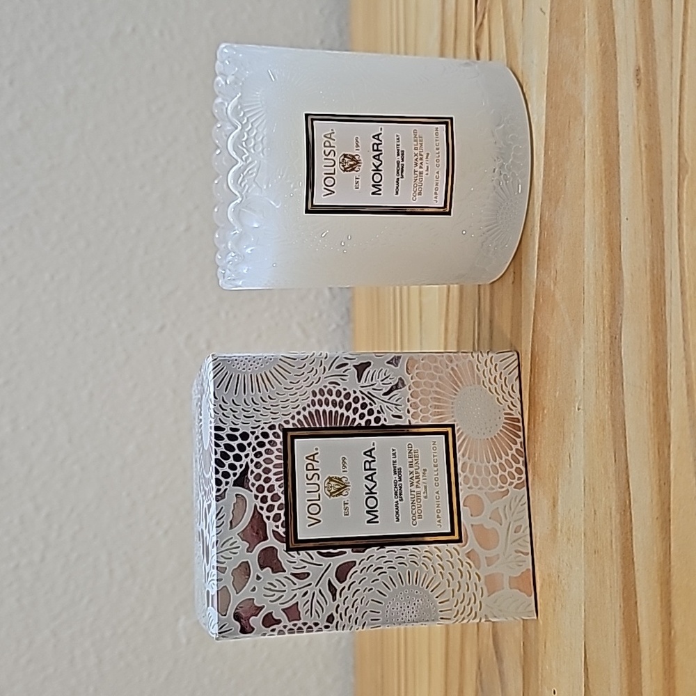 Voluspa Mokara Scalloped Edge Embossed Glass Candle 6.2 oz White Candle